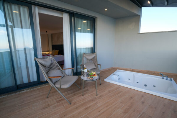 Ada Port Hote-King Suit (7)